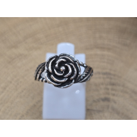 Echt Zilveren ring met een roos